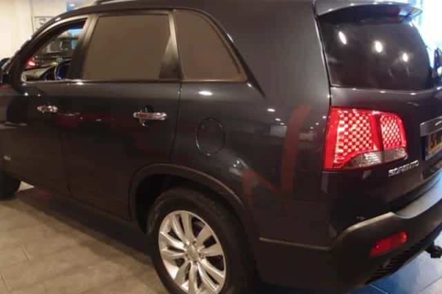 Kia Sorento (2011) thumbnail 5