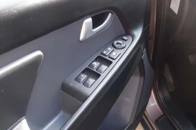 Kia Sportage (2012) thumbnail 6