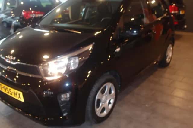 Kia Picanto (2023) thumbnail 2