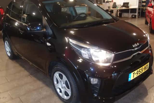 Kia Picanto (2023) thumbnail 3