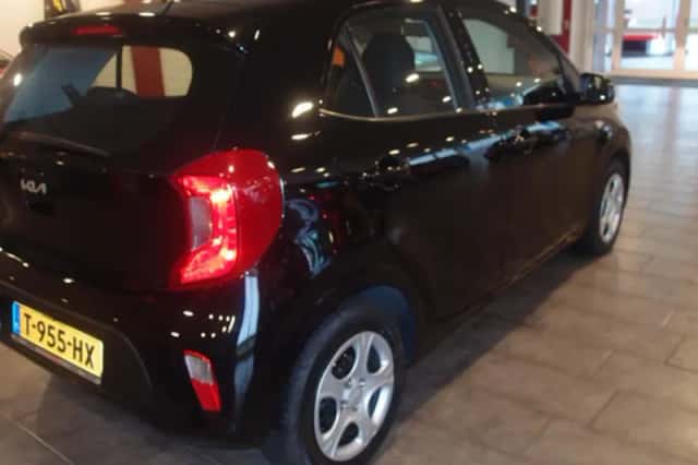 Kia Picanto (2023) thumbnail 4