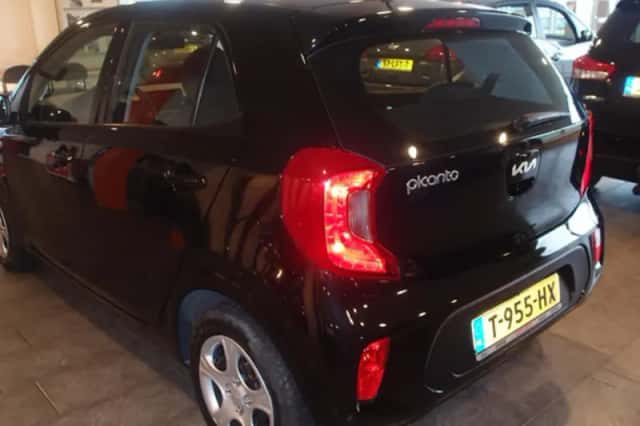 Kia Picanto (2023) thumbnail 5