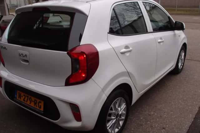 Kia Picanto (2021) thumbnail 4