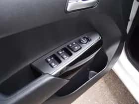 Kia Picanto (2021) thumbnail 6