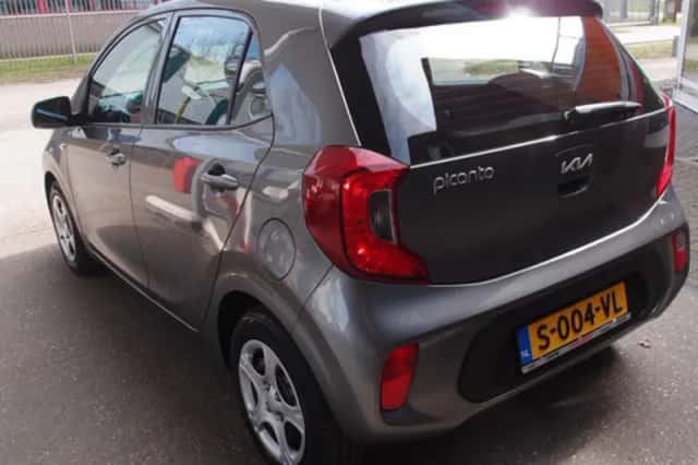 Kia Picanto (2023) thumbnail 5