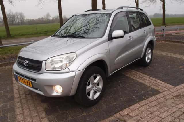 Toyota RAV4 (2004) thumbnail 2