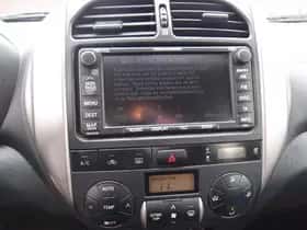 Toyota RAV4 (2004) thumbnail 14
