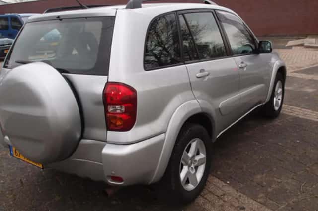 Toyota RAV4 (2004) thumbnail 4