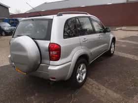 Toyota RAV4 (2004) thumbnail 4