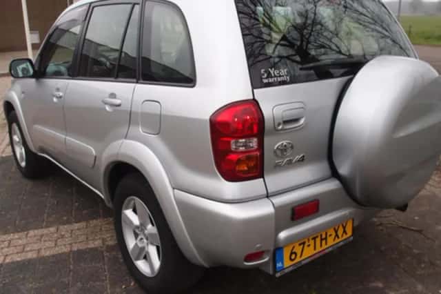 Toyota RAV4 (2004) thumbnail 5