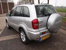 Toyota RAV4 (2004) thumbnail 5