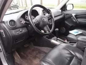 Toyota RAV4 (2004) thumbnail 7