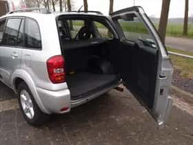 Toyota RAV4 (2004) thumbnail 9