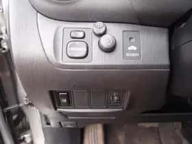 Toyota RAV4 (2004) thumbnail 10