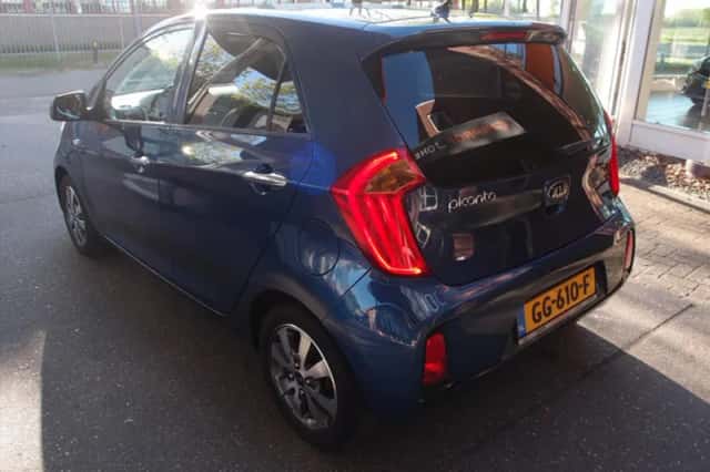 Kia Picanto (2015) thumbnail 5