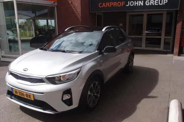 Kia Stonic (2020) thumbnail 3