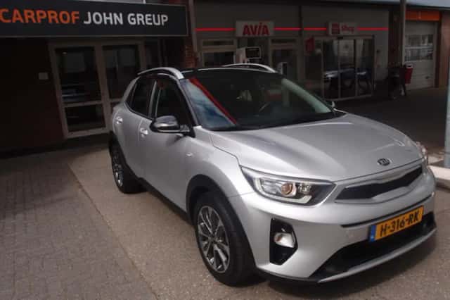 Kia Stonic (2020) thumbnail 4
