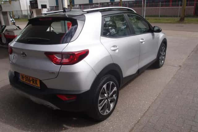 Kia Stonic (2020) thumbnail 5