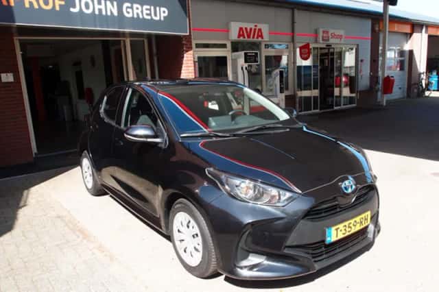 Toyota Yaris (2023) thumbnail 3
