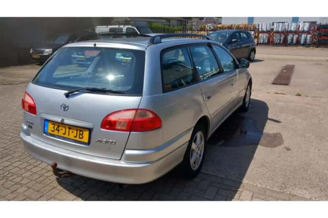 Toyota Avensis (2002) thumbnail 3
