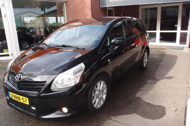 Toyota Verso (2010) thumbnail 2