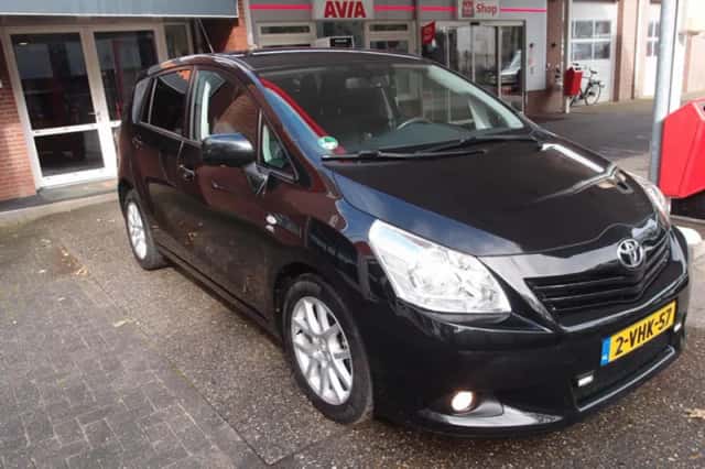 Toyota Verso (2010) thumbnail 3