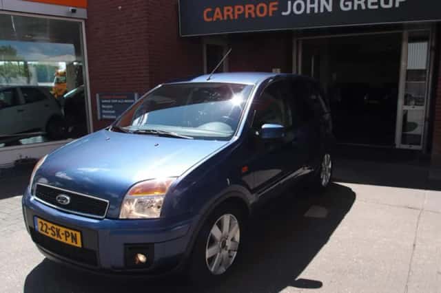 Ford Fusion (2006) thumbnail 2