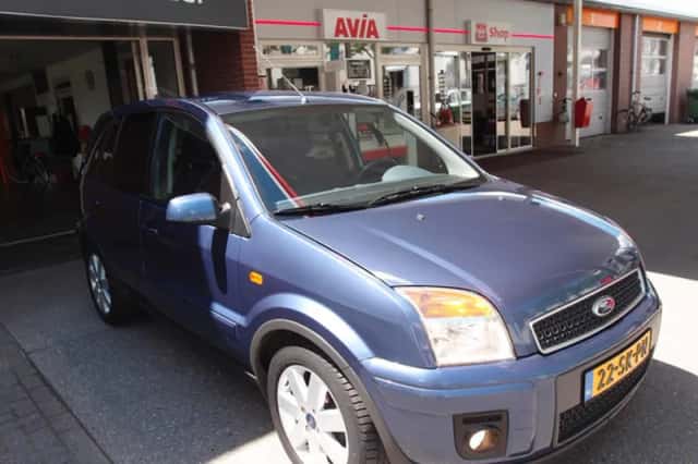 Ford Fusion (2006) thumbnail 3