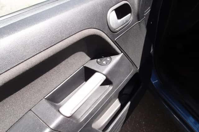 Ford Fusion (2006) thumbnail 6