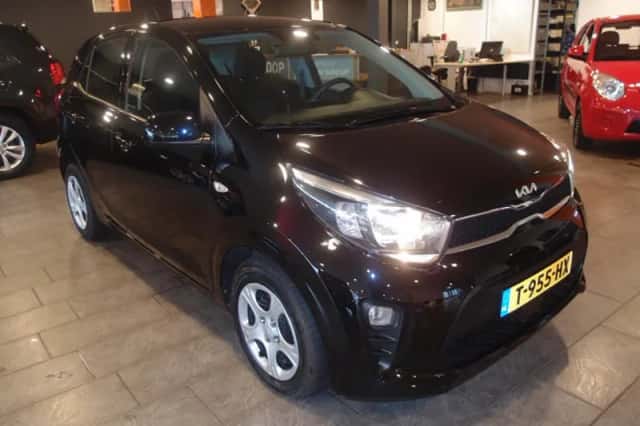 Kia Picanto (2023) thumbnail 3