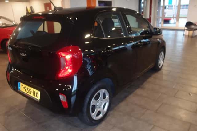 Kia Picanto (2023) thumbnail 4