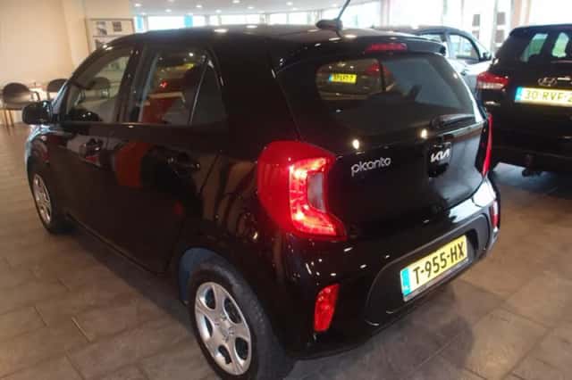 Kia Picanto (2023) thumbnail 5