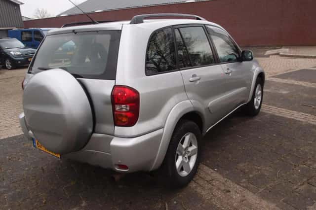 Toyota RAV4 (2004) thumbnail 4