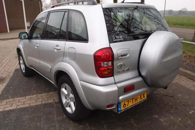 Toyota RAV4 (2004) thumbnail 5