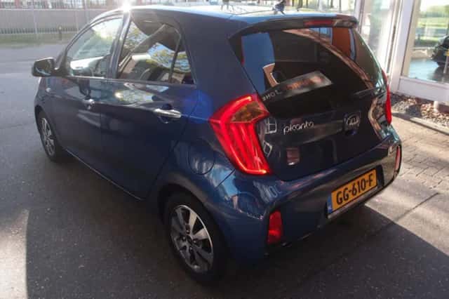 Kia Picanto (2015) thumbnail 5