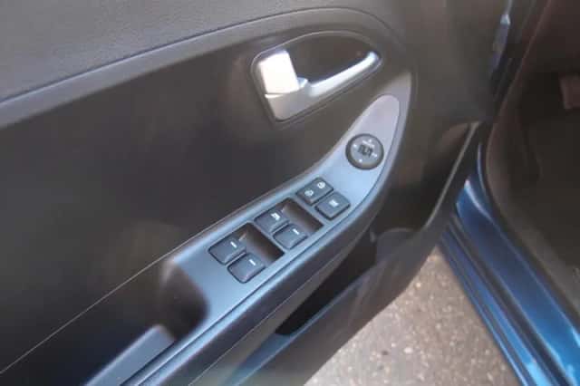 Kia Picanto (2015) thumbnail 6
