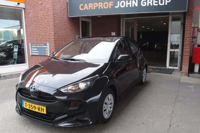 Toyota Yaris (2023) thumbnail 2