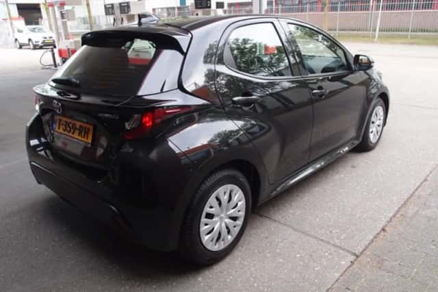 Toyota Yaris (2023) thumbnail 4