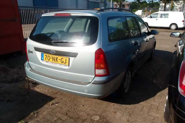 Ford Focus (2003) thumbnail 3