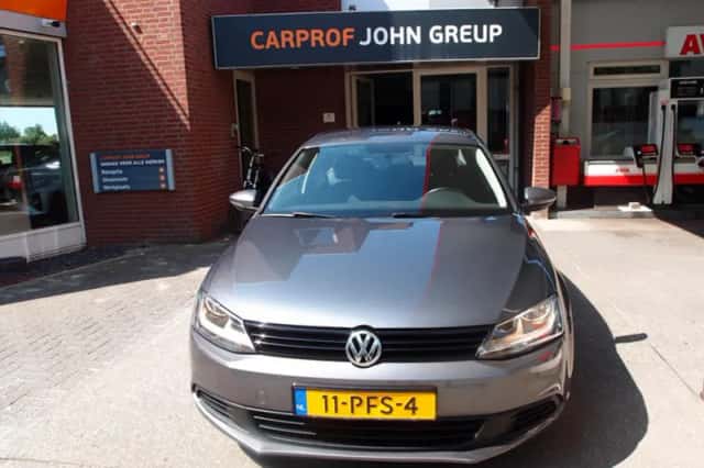 Volkswagen Jetta (2011) thumbnail 2