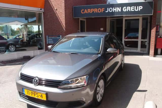 Volkswagen Jetta (2011) thumbnail 3