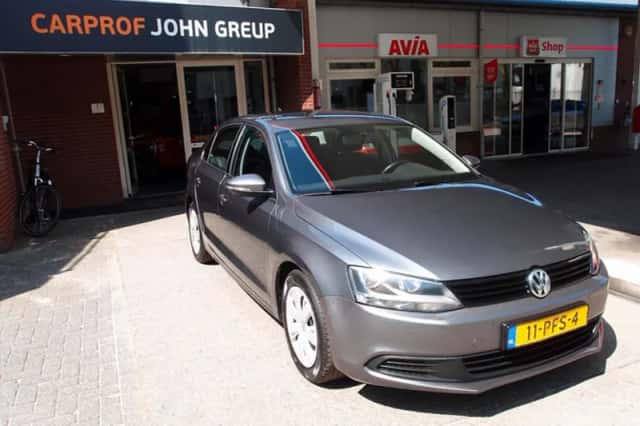 Volkswagen Jetta (2011) thumbnail 4