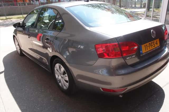 Volkswagen Jetta (2011) thumbnail 6