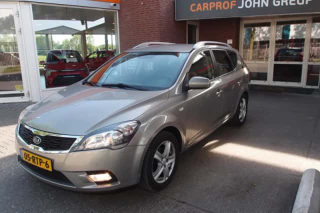 Kia Cee'd (2011) thumbnail 2