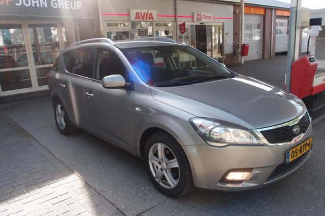 Kia Cee'd (2011) thumbnail 3