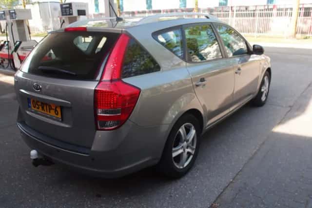Kia Cee'd (2011) thumbnail 4