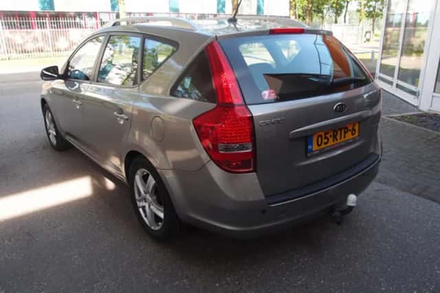 Kia Cee'd (2011) thumbnail 5