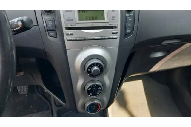 Toyota Yaris (2007) thumbnail 5