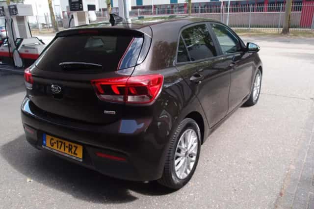 Kia Rio (2019) thumbnail 4