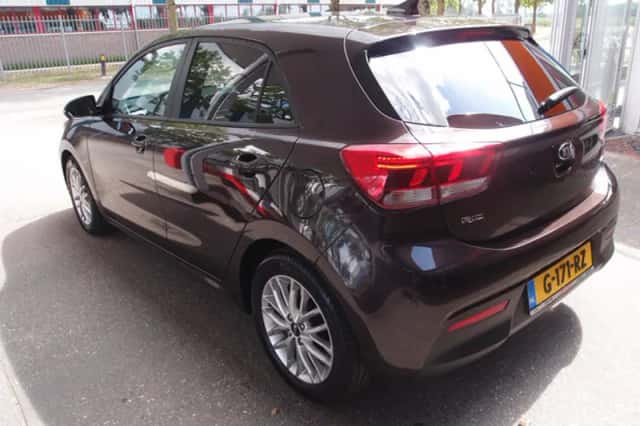 Kia Rio (2019) thumbnail 5